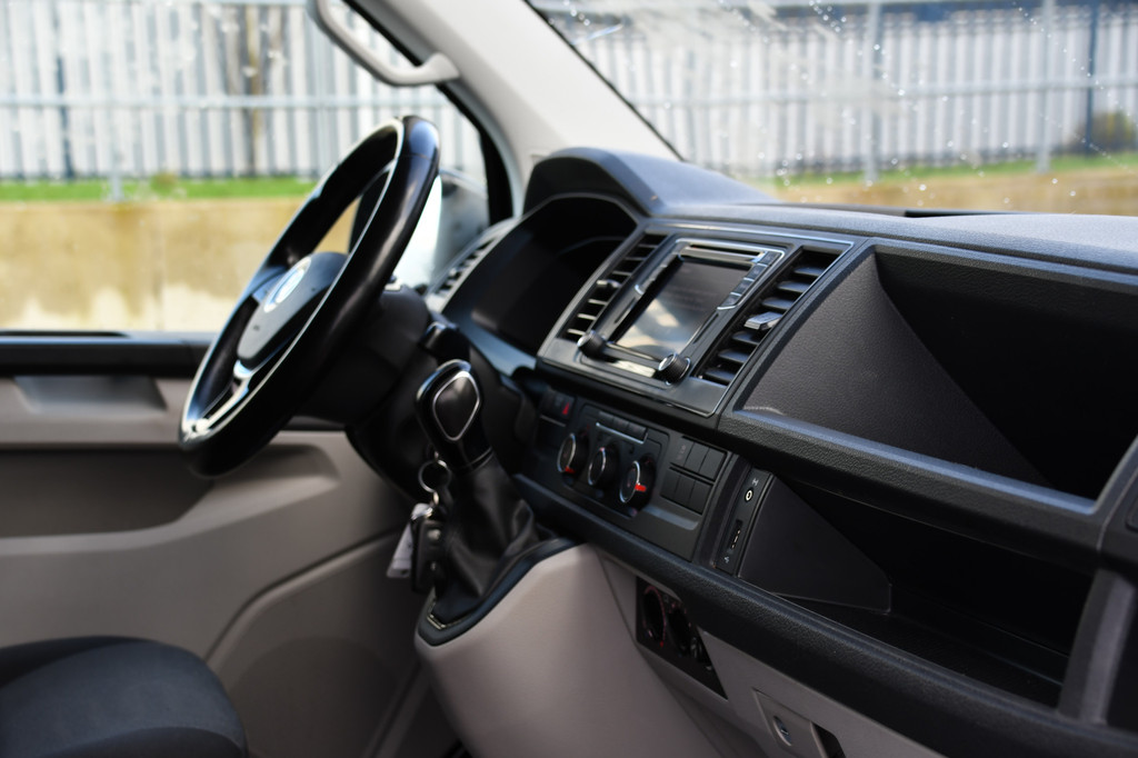 Volkswagen Transporter 2.0 TDI L2H1 DC 4Motion Highline Black Edition Camera, Cruise, Automaat, Multimedia, 204Pk, 2 x schuifdeur, LED, Uniek! 12