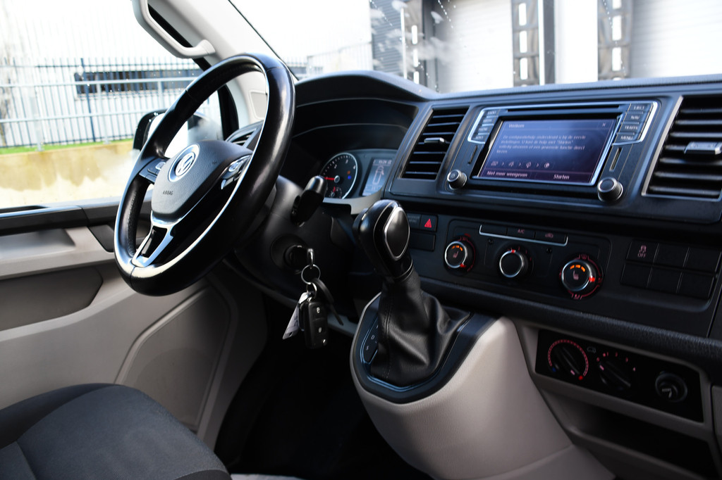 Volkswagen Transporter 2.0 TDI L2H1 DC 4Motion Highline Black Edition Camera, Cruise, Automaat, Multimedia, 204Pk, 2 x schuifdeur, LED, Uniek! 13