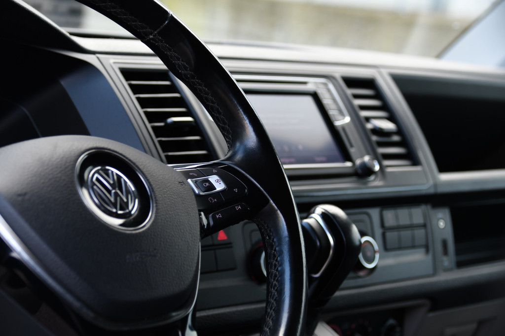 Volkswagen Transporter 2.0 TDI L2H1 DC 4Motion Highline Black Edition Camera, Cruise, Automaat, Multimedia, 204Pk, 2 x schuifdeur, LED, Uniek! 14