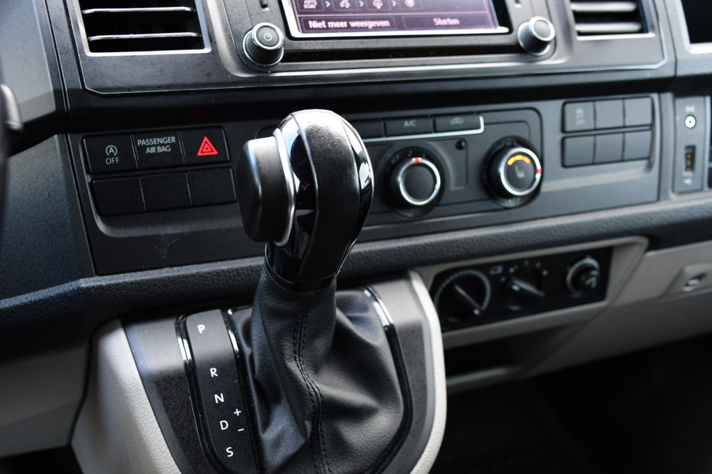 Volkswagen Transporter 2.0 TDI L2H1 DC 4Motion Highline Black Edition Camera, Cruise, Automaat, Multimedia, 204Pk, 2 x schuifdeur, LED, Uniek! 18