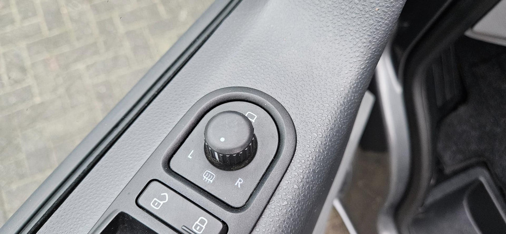 Volkswagen Transporter 2.0 TDI L2H1 DC Comfortline Dubbele Cabine! Mooie/Nette Bus! 140PK! 6-Zitplaatsen! 17