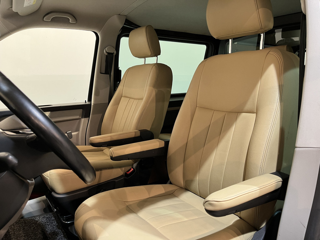 Volkswagen Transporter 2.0 TDI L2H1 DC Dubbel Cabine 204 PK Automaat / Schuifdeur L + R / Airco / Cruise Control / CarPlay / Trekhaak / Camera / Leder / Navigatie 10