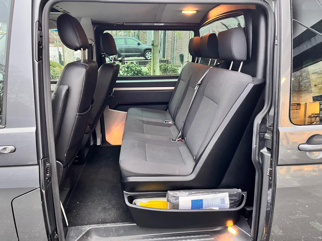 Volkswagen Transporter 2.0 TDI L2H1 DC Highline 13