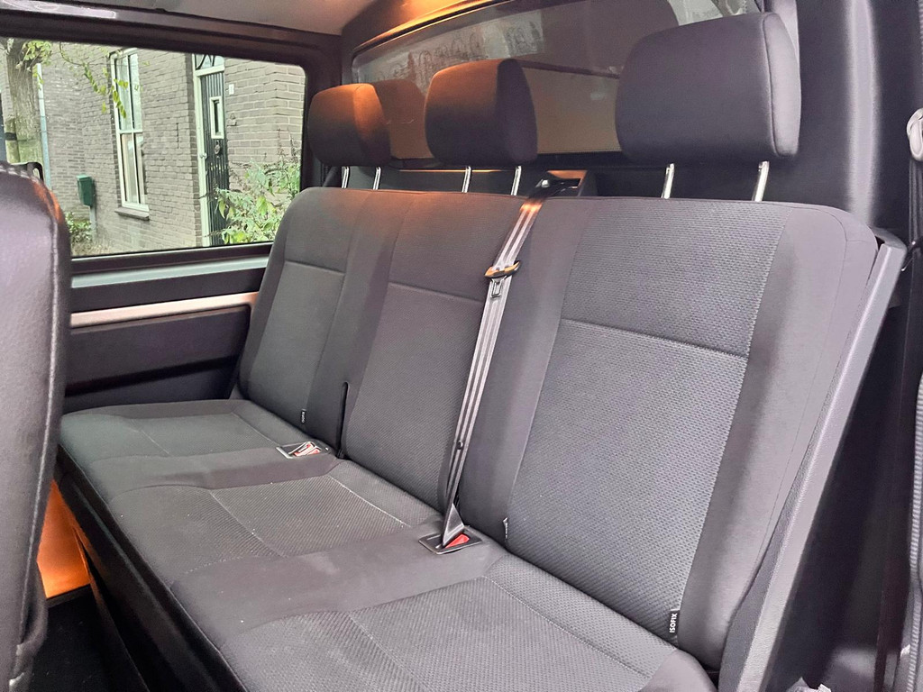 Volkswagen Transporter 2.0 TDI L2H1 DC Highline 14