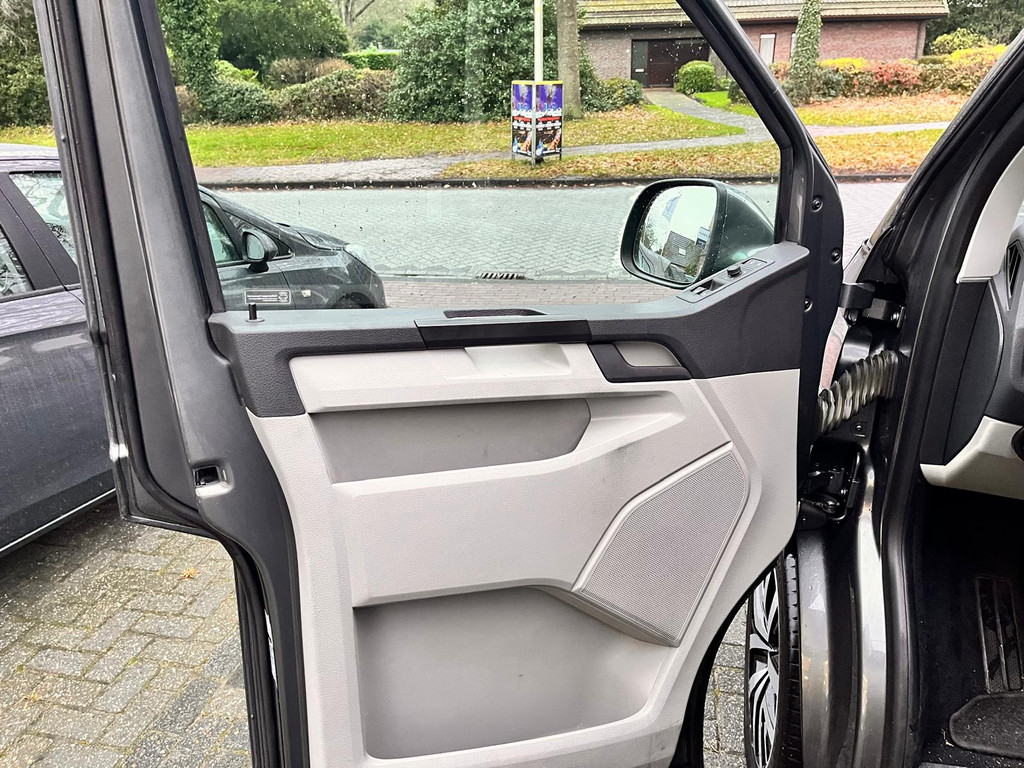 Volkswagen Transporter 2.0 TDI L2H1 DC Highline 17