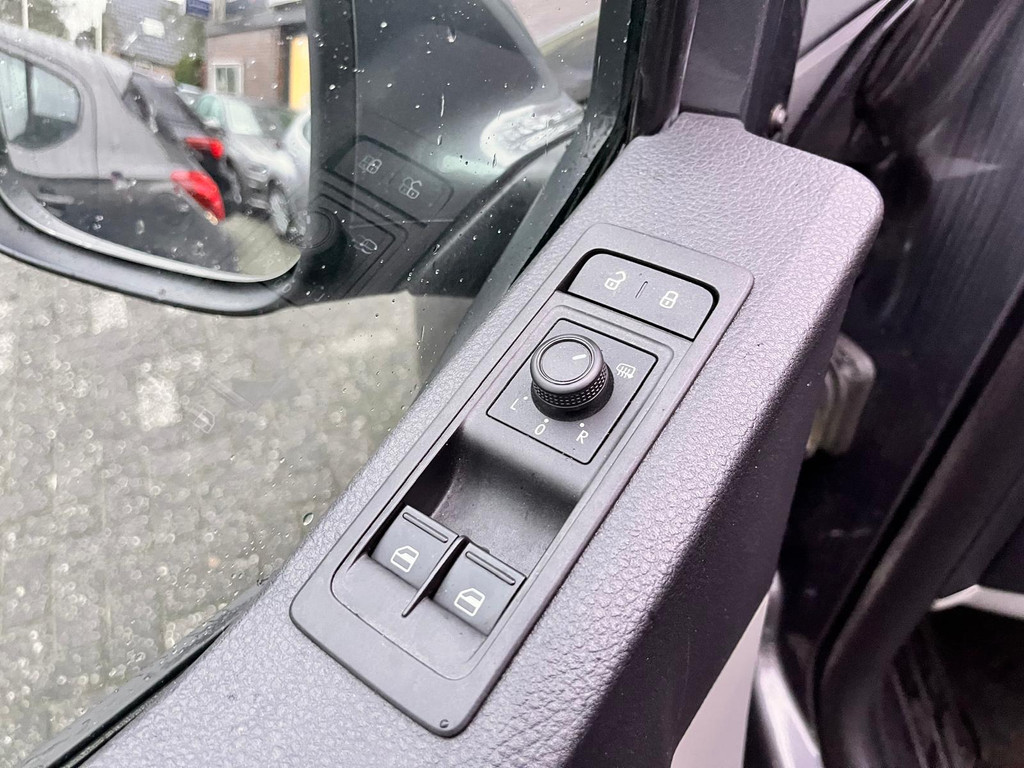 Volkswagen Transporter 2.0 TDI L2H1 DC Highline 20