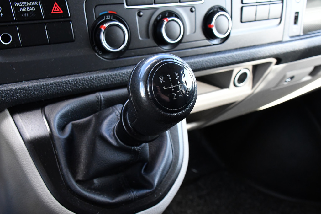 Volkswagen Transporter 2.0 TDI L2H1 DC PB Edition Carplay, Trekhaak, Airco, 150pk, Multimedia, Euro 6,Uniek! 17