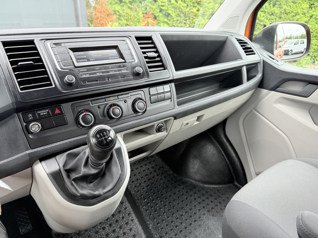 Volkswagen Transporter 2.0 TDI / L2H1 / DUBBELE CABINE / 1e EIG. / TREKHAAK / AIRCO / CRUISE / SIDEBARS 11