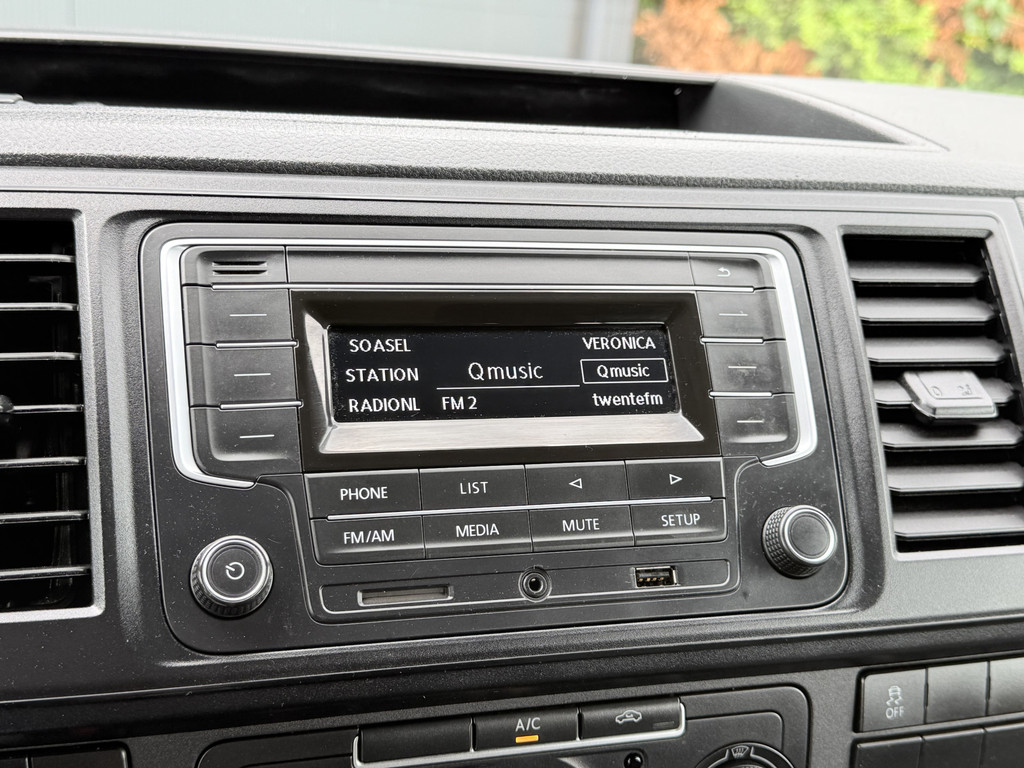 Volkswagen Transporter 2.0 TDI / L2H1 / DUBBELE CABINE / 1e EIG. / TREKHAAK / AIRCO / CRUISE / SIDEBARS 12