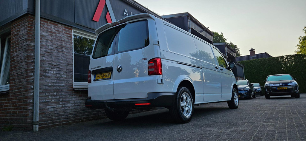 Volkswagen Transporter 2.0 TDI L2H1 Economy Trekhaak! Airco! NAP! Lang! Leuke Bus! 15