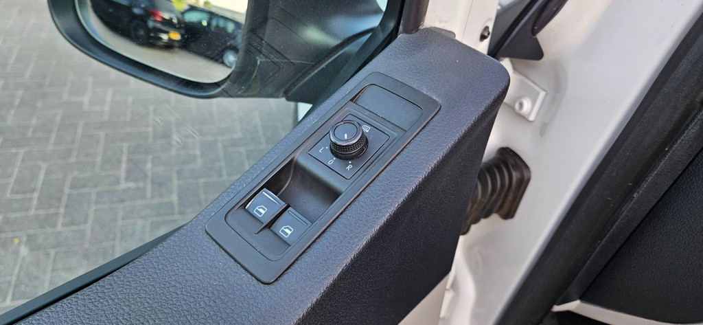 Volkswagen Transporter 2.0 TDI L2H1 Economy Trekhaak! Airco! NAP! Lang! Leuke Bus! 16