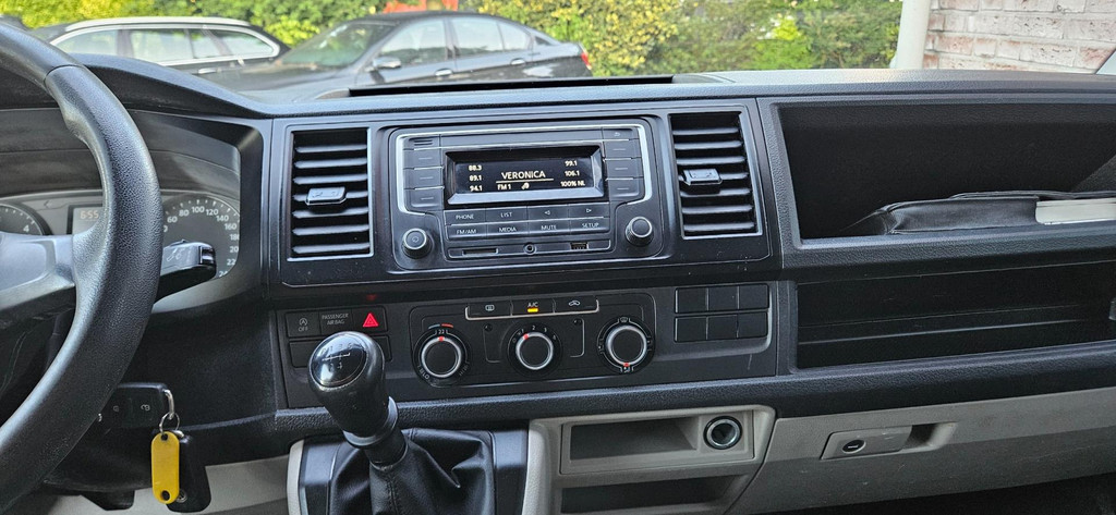 Volkswagen Transporter 2.0 TDI L2H1 Economy Trekhaak! Airco! NAP! Lang! Leuke Bus! 18