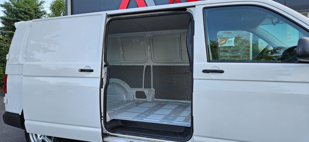 Volkswagen Transporter 2.0 TDI L2H1 Economy Trekhaak! Airco! NAP! Lang! Leuke Bus! 19