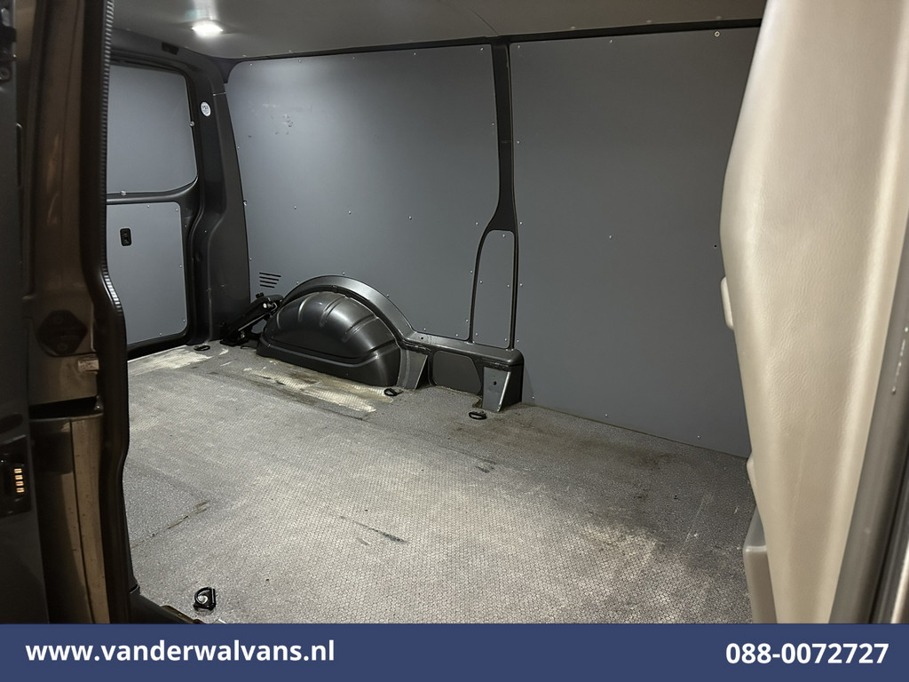 Volkswagen Transporter 2.0 TDI L2H1 Euro6 Airco | Apple Carplay | Android Auto | Trekhaak | Cruisecontrol Parkeersensoren 10