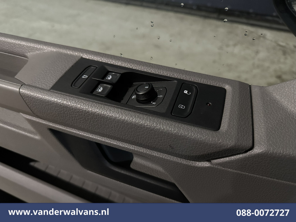 Volkswagen Transporter 2.0 TDI L2H1 Euro6 Airco | Apple Carplay | Android Auto | Trekhaak | Cruisecontrol Parkeersensoren 16