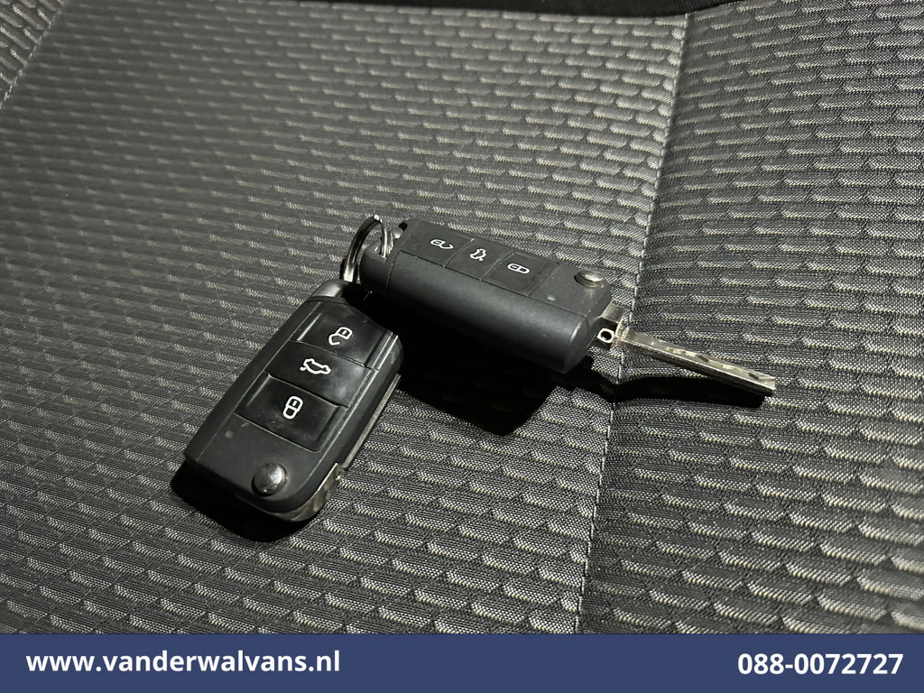 Volkswagen Transporter 2.0 TDI L2H1 Euro6 Airco | Apple Carplay | Android Auto | Trekhaak | Cruisecontrol Parkeersensoren 17