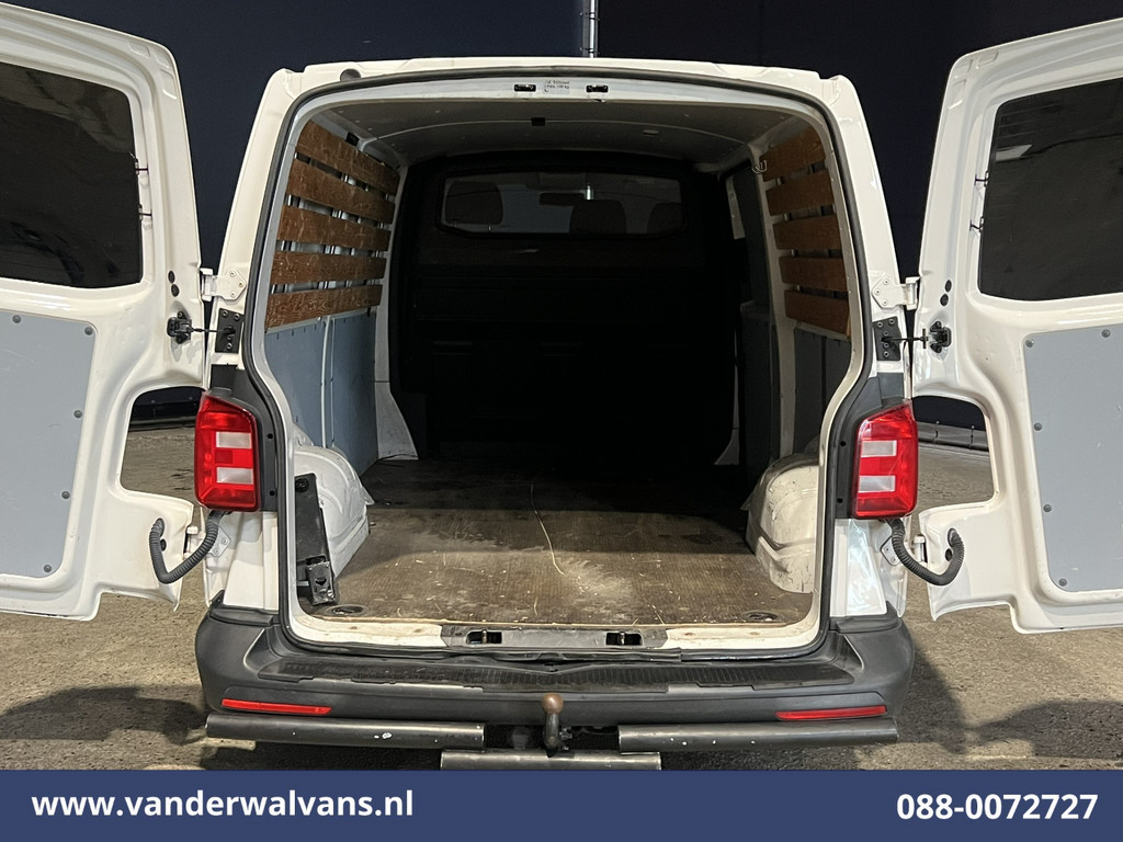 Volkswagen Transporter 2.0 TDI L2H1 Euro6 Airco | Navigatie | Apple Carplay | Android Auto | Cruisecontrol Trekhaak, Sidebars, LM velgen, Bijrijdersbank 11