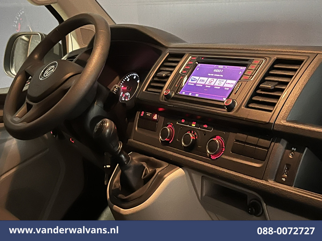 Volkswagen Transporter 2.0 TDI L2H1 Euro6 Airco | Navigatie | Apple Carplay | Android Auto | Cruisecontrol Trekhaak, Sidebars, LM velgen, Bijrijdersbank 13