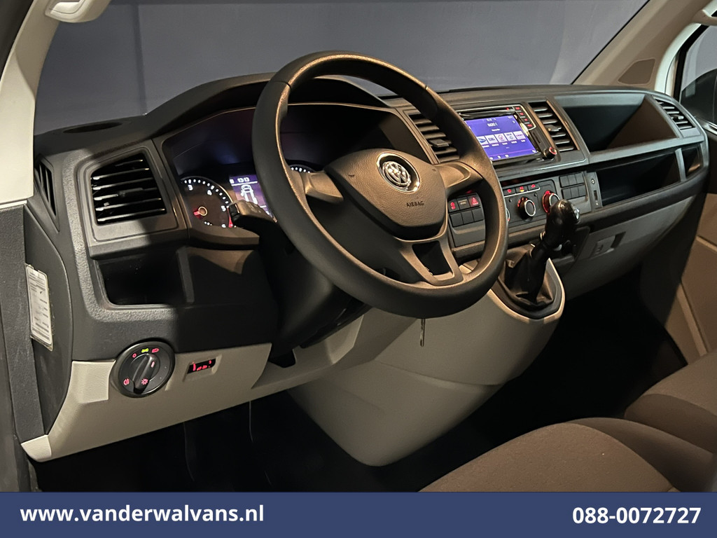 Volkswagen Transporter 2.0 TDI L2H1 Euro6 Airco | Navigatie | Apple Carplay | Android Auto | Cruisecontrol Trekhaak, Sidebars, LM velgen, Bijrijdersbank 14