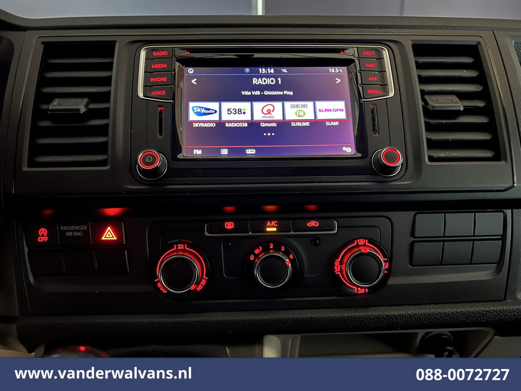 Volkswagen Transporter 2.0 TDI L2H1 Euro6 Airco | Navigatie | Apple Carplay | Android Auto | Cruisecontrol Trekhaak, Sidebars, LM velgen, Bijrijdersbank 15