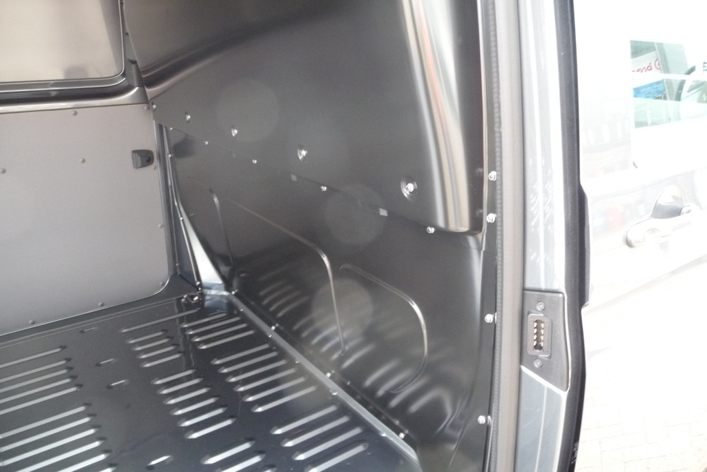 Volkswagen Transporter 2.0 TDI L2H1 Highline Autm. 204pk 2 schuifdeuren , achterdeuren BPM vrij 12