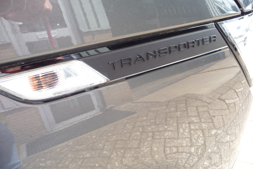 Volkswagen Transporter 2.0 TDI L2H1 Highline Autm. 204pk 2 schuifdeuren , achterdeuren BPM vrij 16