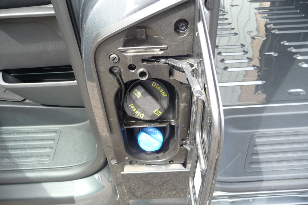 Volkswagen Transporter 2.0 TDI L2H1 Highline Autm. 204pk 2 schuifdeuren , achterdeuren BPM vrij 20