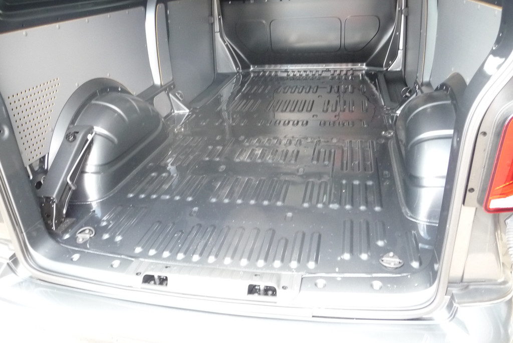 Volkswagen Transporter 2.0 TDI L2H1 Highline Autm. 204pk 2 schuifdeuren , achterdeuren BPM vrij 7