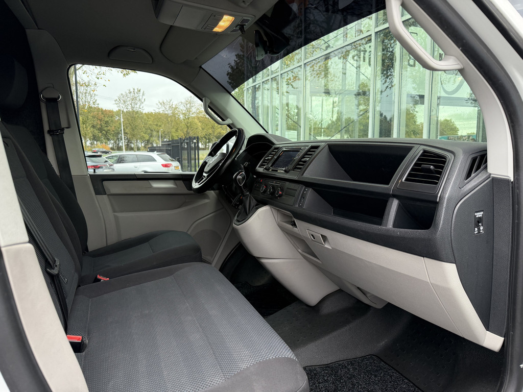 Volkswagen Transporter 2.0 TDI L2H1 Highline | NL-auto | 1e Eig | Parelmoer wit | LED | Navi | Trekhaak | PDC 12