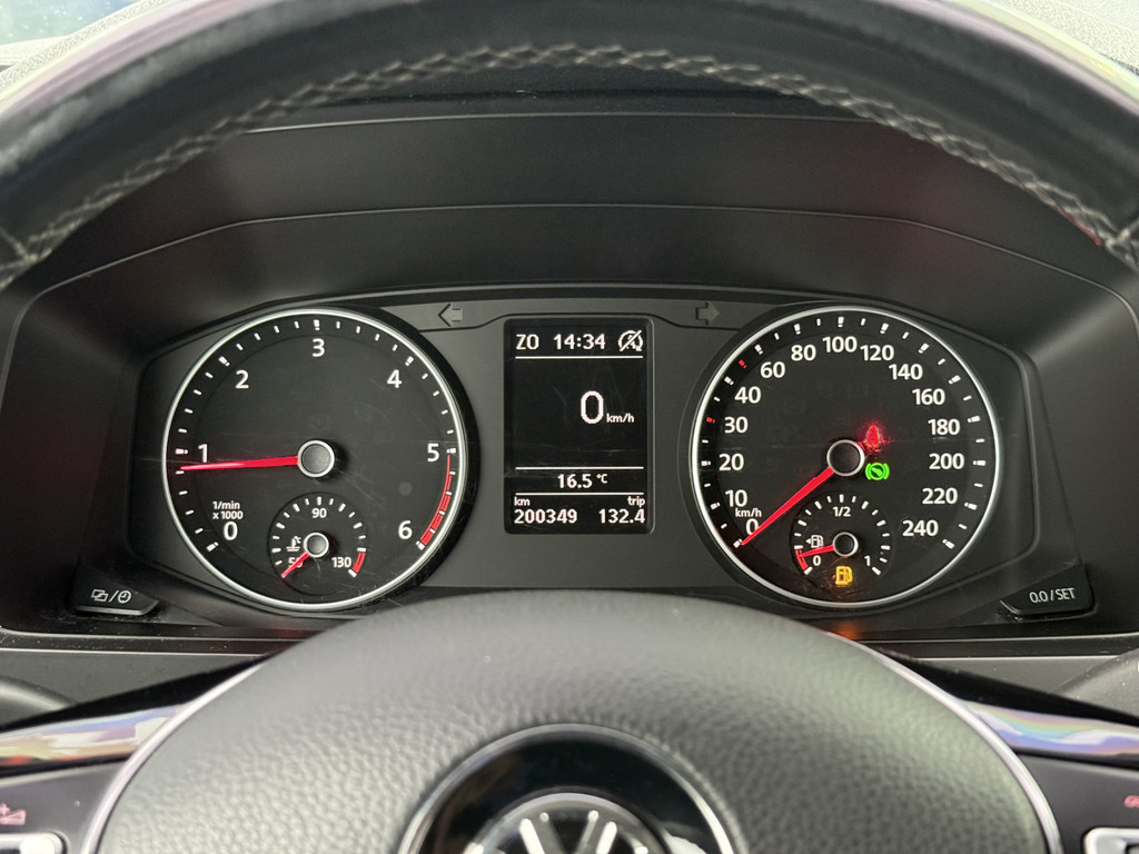 Volkswagen Transporter 2.0 TDI L2H1 Highline | NL-auto | 1e Eig | Parelmoer wit | LED | Navi | Trekhaak | PDC 17