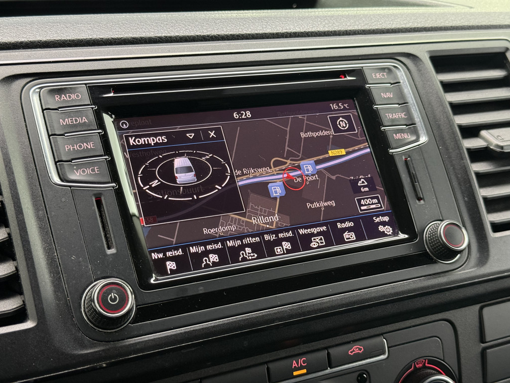 Volkswagen Transporter 2.0 TDI L2H1 Highline | NL-auto | 1e Eig | Parelmoer wit | LED | Navi | Trekhaak | PDC 19