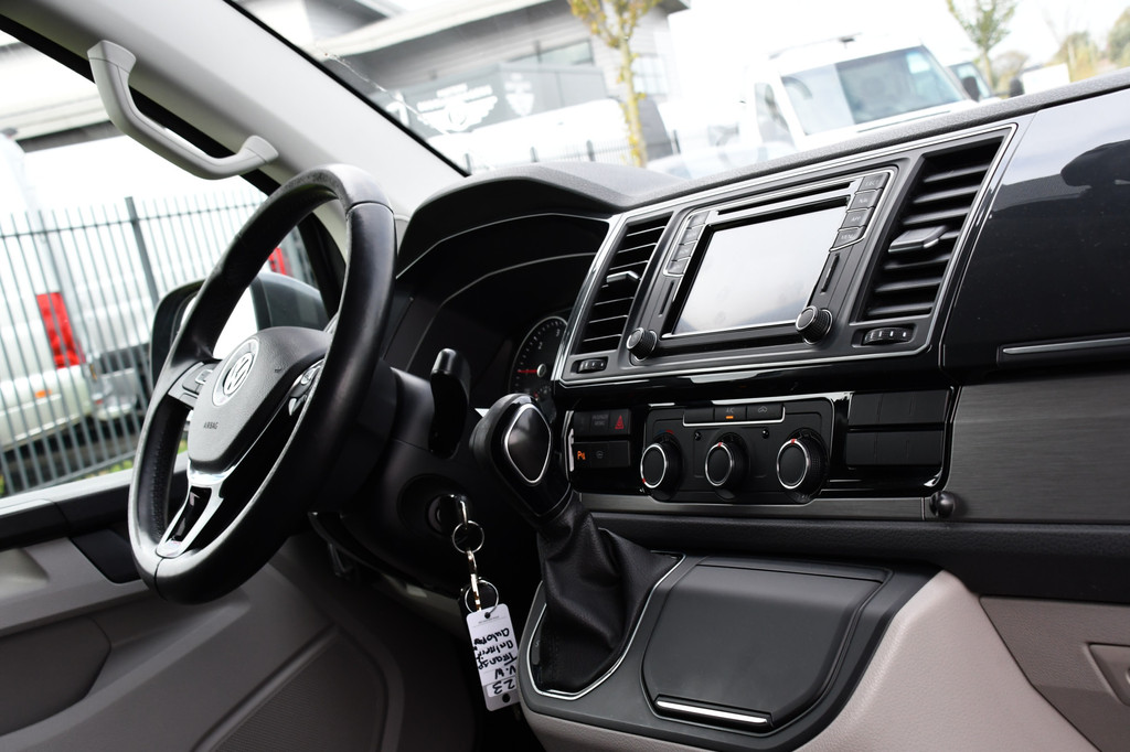 Volkswagen Transporter 2.0 TDI L2H1 PB Edition Adaptieve Cruise, LED, 150pk, Carplay, Sensoren, Trekhaak, Automaat, multimedia, Uniek! 14