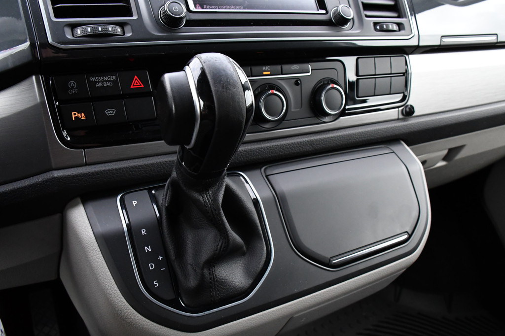 Volkswagen Transporter 2.0 TDI L2H1 PB Edition Adaptieve Cruise, LED, 150pk, Carplay, Sensoren, Trekhaak, Automaat, multimedia, Uniek! 17