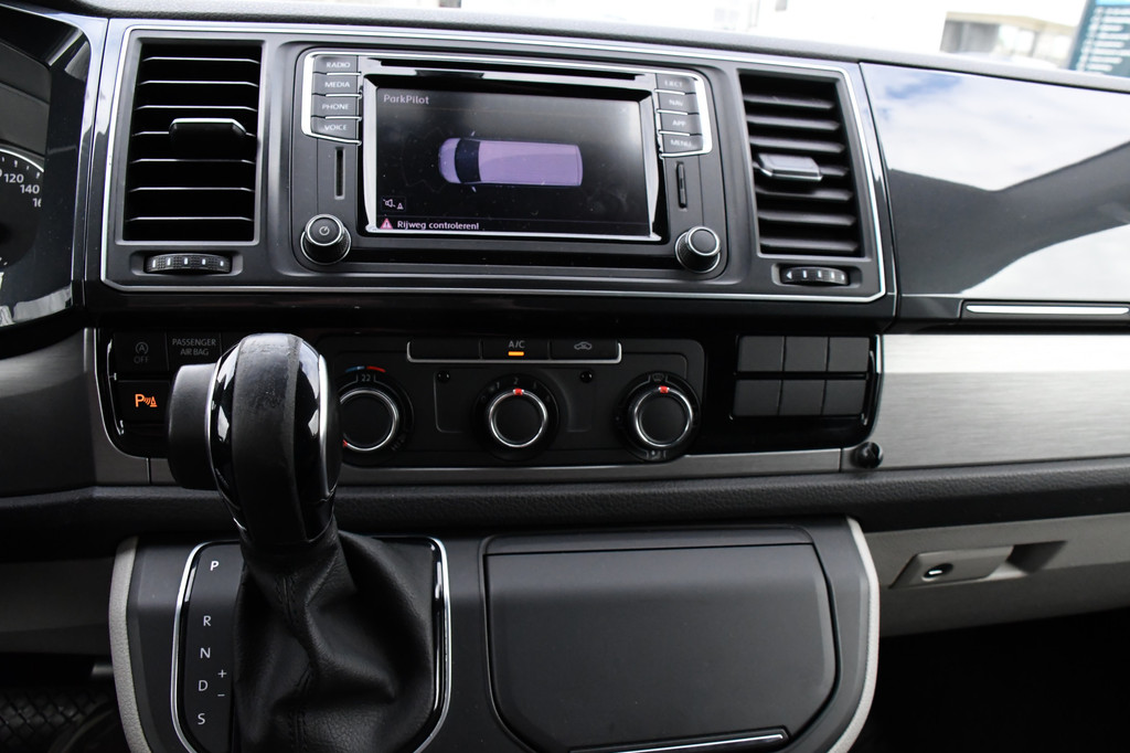 Volkswagen Transporter 2.0 TDI L2H1 PB Edition Adaptieve Cruise, LED, 150pk, Carplay, Sensoren, Trekhaak, Automaat, multimedia, Uniek! 21