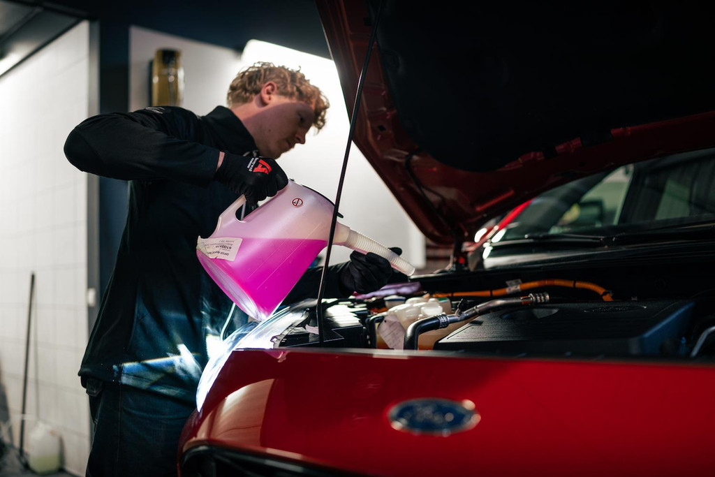 Volkswagen Transporter 2.0 TDI L2H2 / 204 PK / MARGE / ADD-Cruise / NAVI + Camera / Trekhaak / 2x Elek-Schuifdeuren / Leder + Verw 12