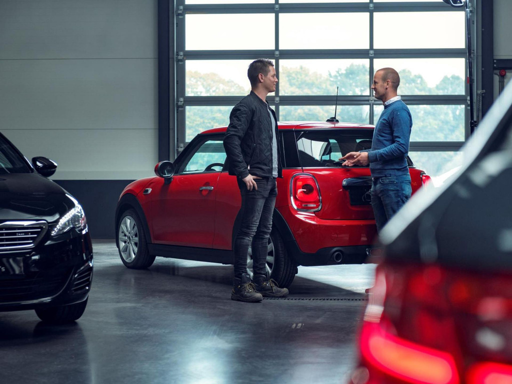 Volkswagen Transporter 2.0 TDI L2H2 / 204 PK / MARGE / ADD-Cruise / NAVI + Camera / Trekhaak / 2x Elek-Schuifdeuren / Leder + Verw 17