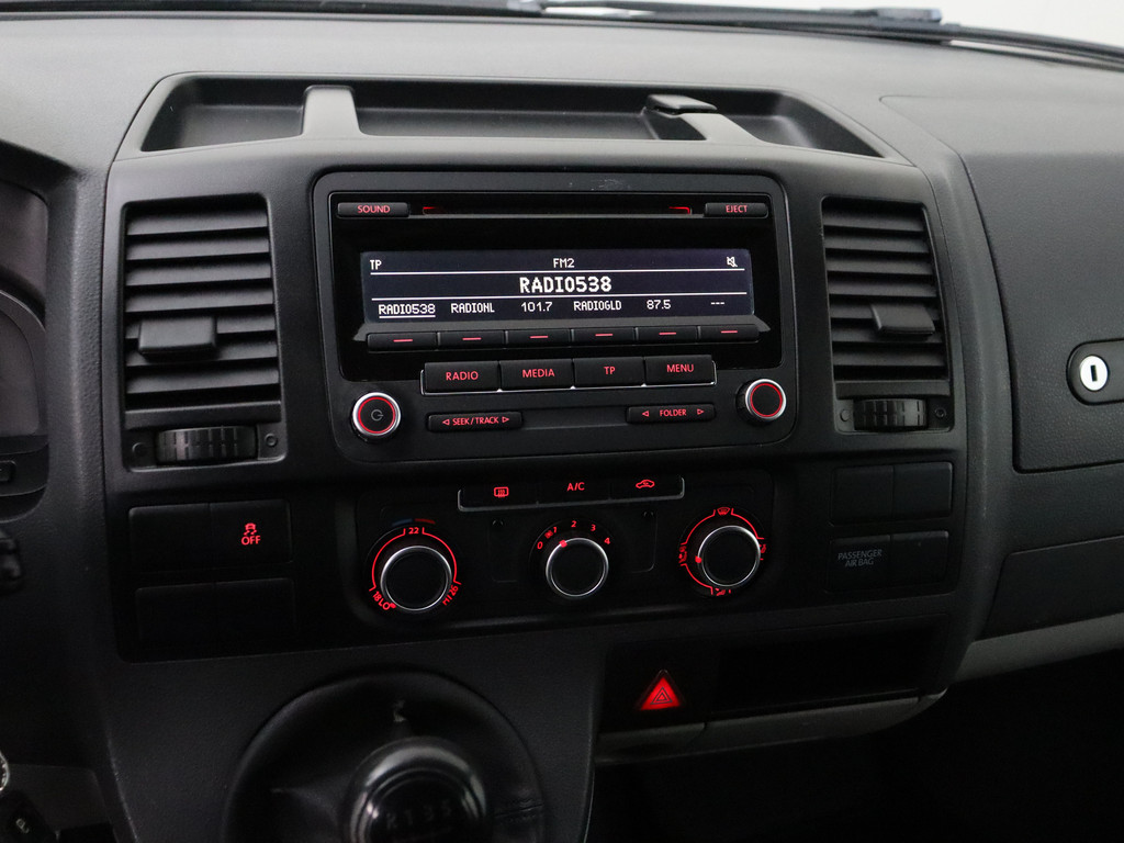 Volkswagen Transporter 2.0TDI Lang Achterdeuren | Airco | 3-Persoons | Betimmering | Trekhaak 16