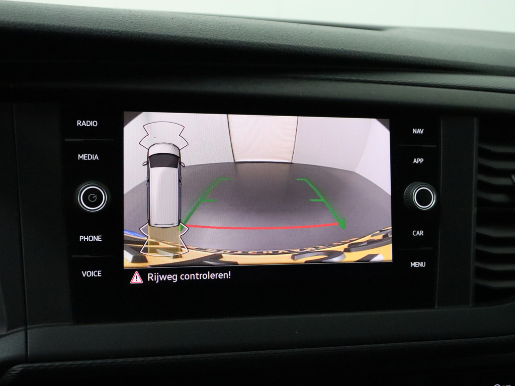 Volkswagen Transporter 2.0TDI Lang Highline | Navigatie | Camera | 3-Persoons | Airco | Cruise 18