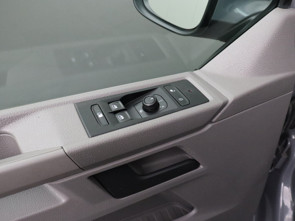 Volkswagen Transporter 2.0TDI Lang Highline | Navigatie | Camera | 3-Persoons | Airco | Cruise 8