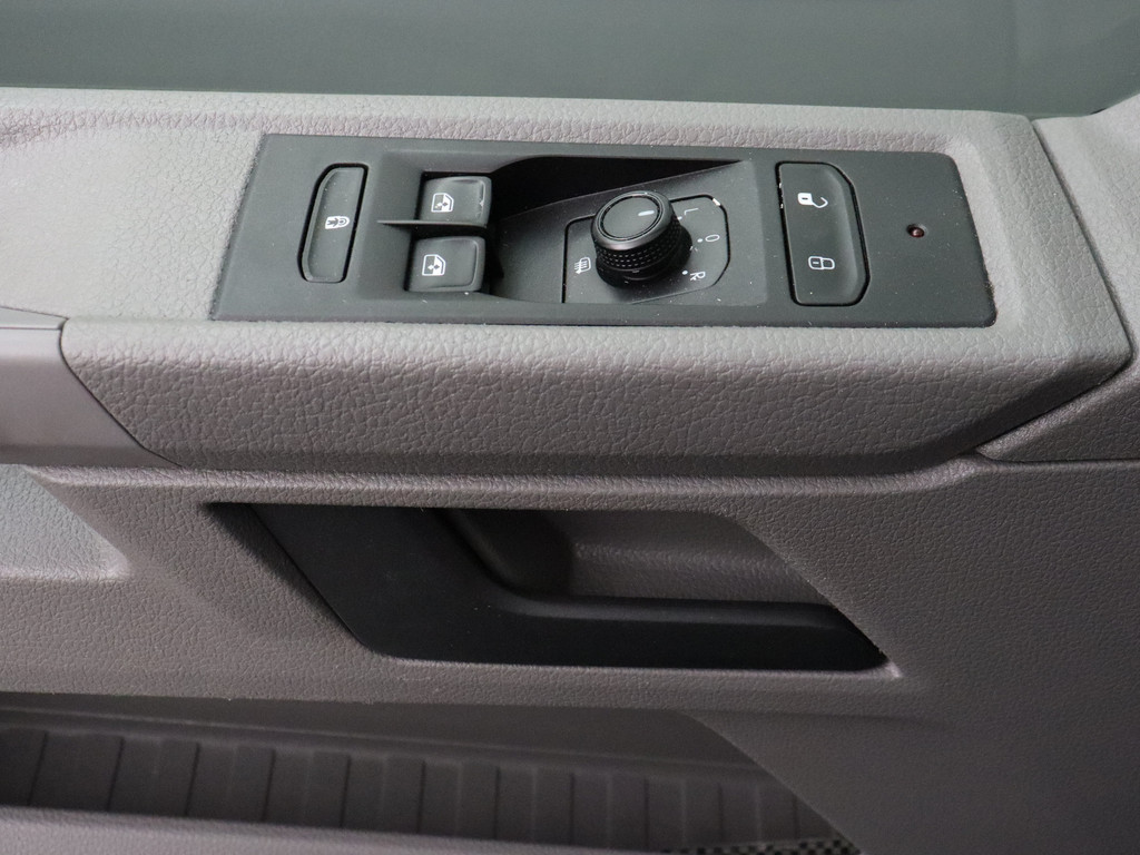 Volkswagen Transporter 2.0TDI Lang Koelwagen | Airco | Cruise | 3-Persoons | Trekhaak 8