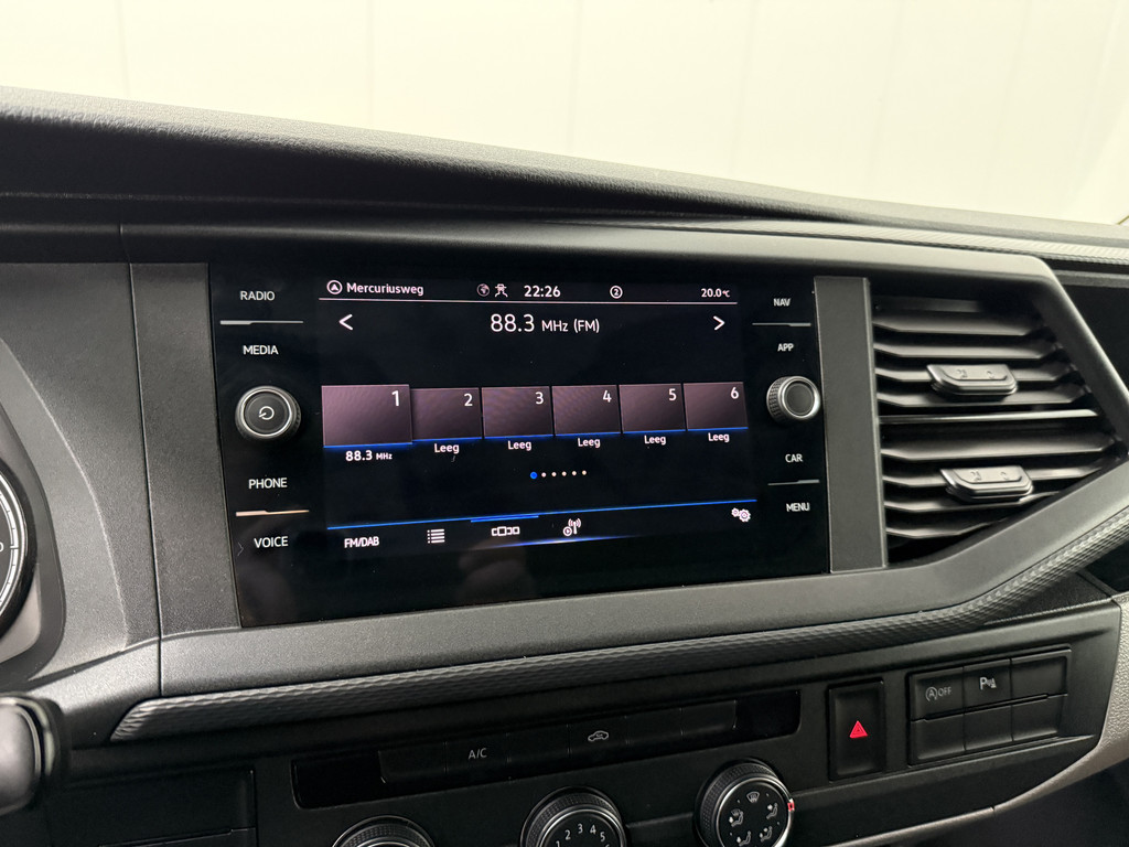 Volkswagen Transporter 2.0TDi 150PK DSG Automaat Lang Business Highline | Navigatie | Camera | Airco | Cruise | 3-Zits 18