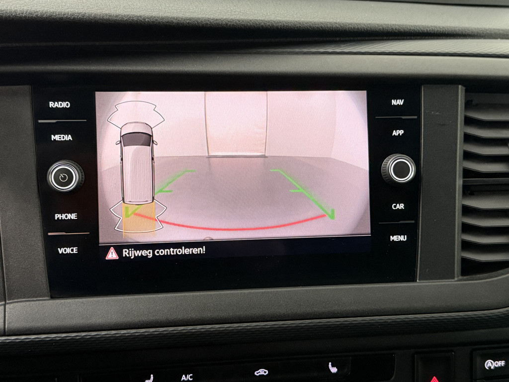 Volkswagen Transporter 2.0TDi 150PK DSG Automaat Lang | Navigatie | Camera | Airco | Cruise | 3-Persoons | Trekhaak 19