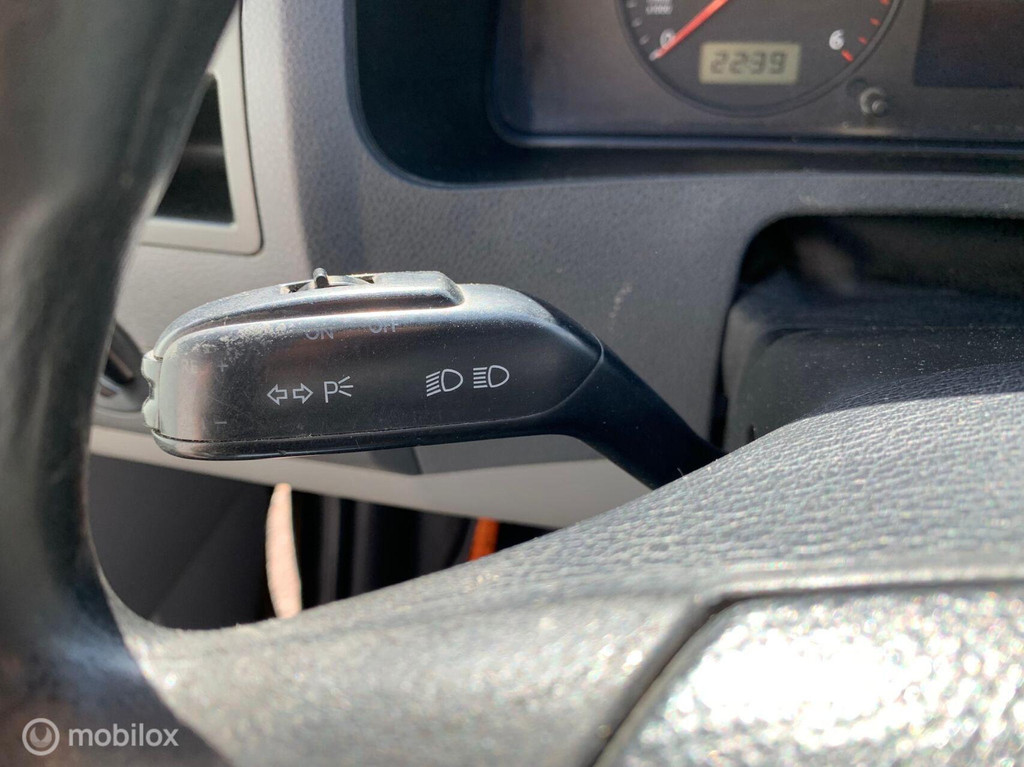 Volkswagen Transporter 2.5 TDI AUTOMAAT EUR3999,- + 21% BTW 7