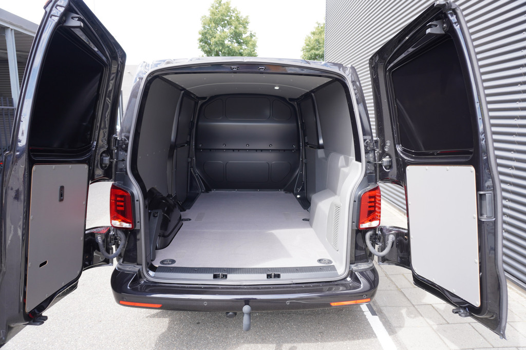 Volkswagen Transporter 30 | L2H1 | 4-Motion 150 pk DSG | Dubbele schuifdeur | Achteruitrijcamera | Adapative Cruise Control | LED koplampen | 7