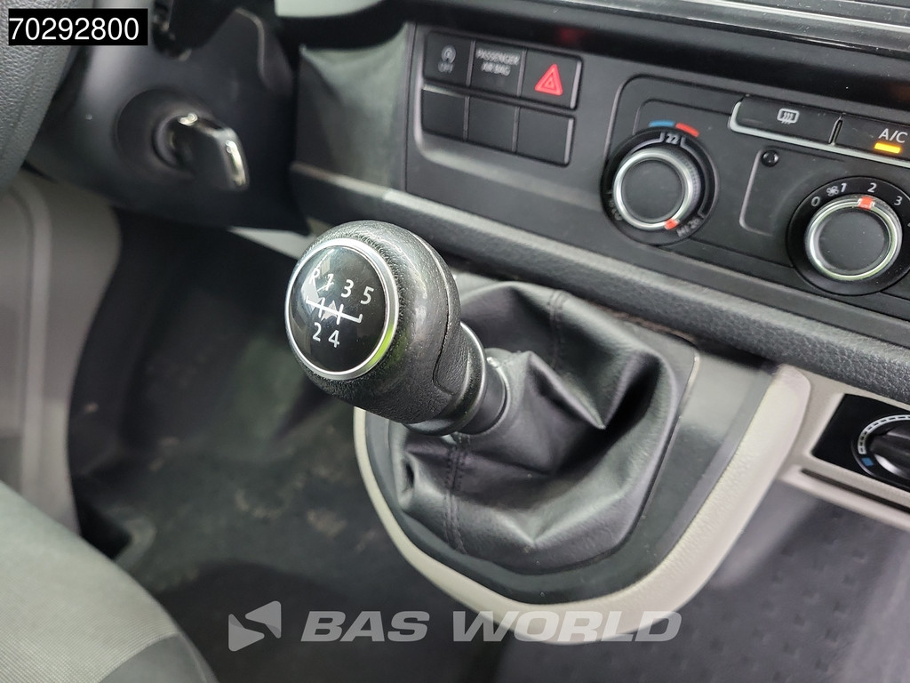 Volkswagen Transporter COMING SOON! Personenvervoer L2H1 Trekhaak Navi Airco Cruise Camera Parkeersensoren Kombi TV Taxi Euro6 Airco Dubbel cabine Cruise control 17