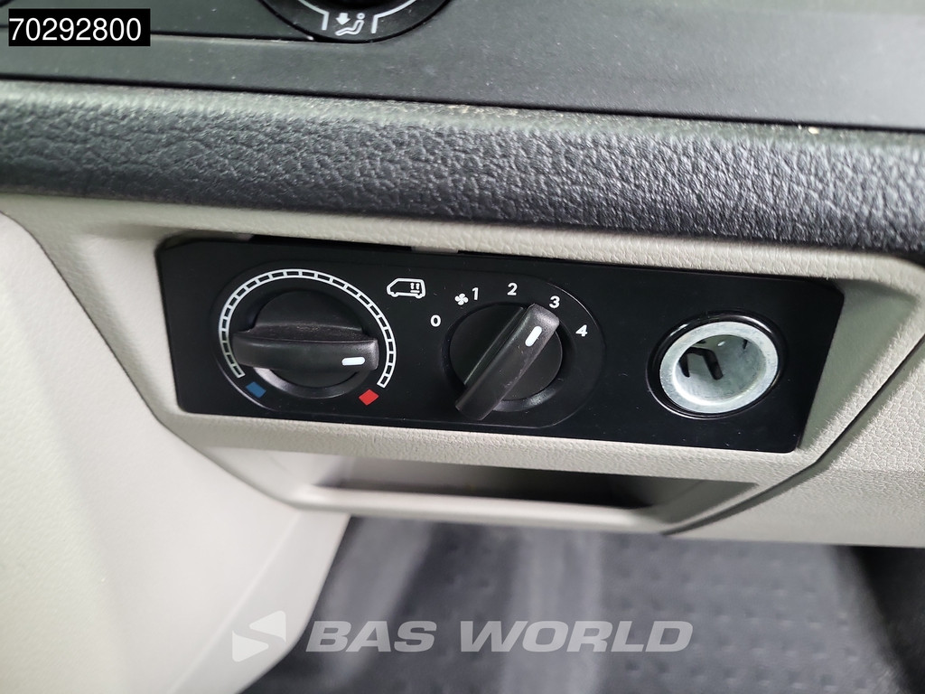 Volkswagen Transporter COMING SOON! Personenvervoer L2H1 Trekhaak Navi Airco Cruise Camera Parkeersensoren Kombi TV Taxi Euro6 Airco Dubbel cabine Cruise control 18