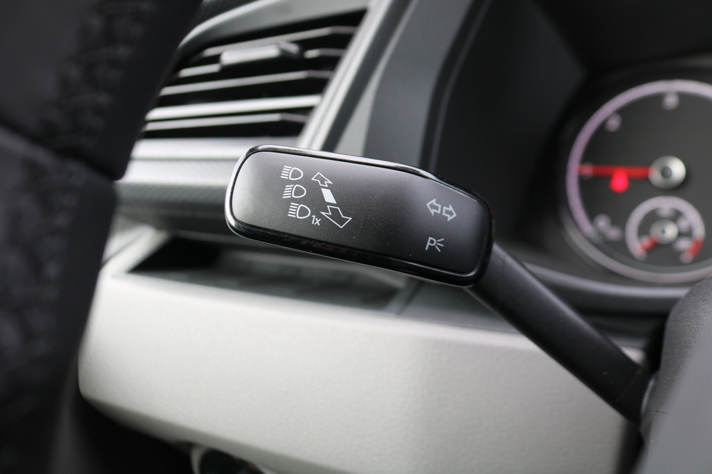 Volkswagen Transporter Caravelle 2.0 TDI 150pk L2 H1 Automaat 19