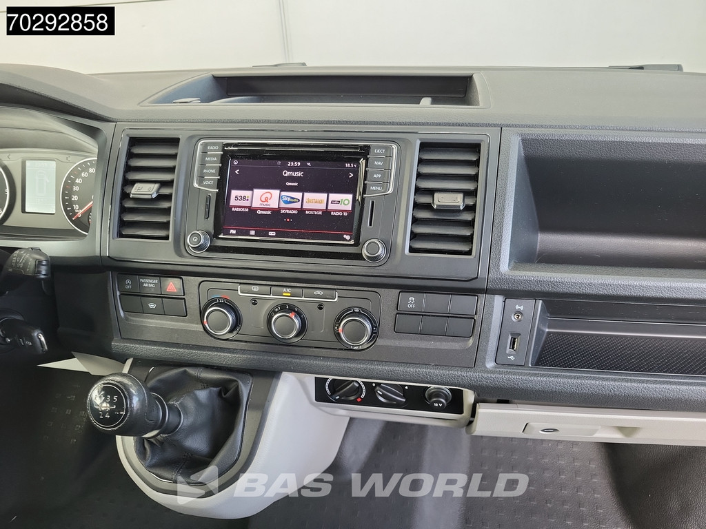 Volkswagen Transporter Incl. BPM & BTW Personenvervoer L2H1 Trekhaak Navi Airco Cruise Camera Parkeersensoren Kombi TV Taxi Euro6 Airco Trekhaak Cruise control 15