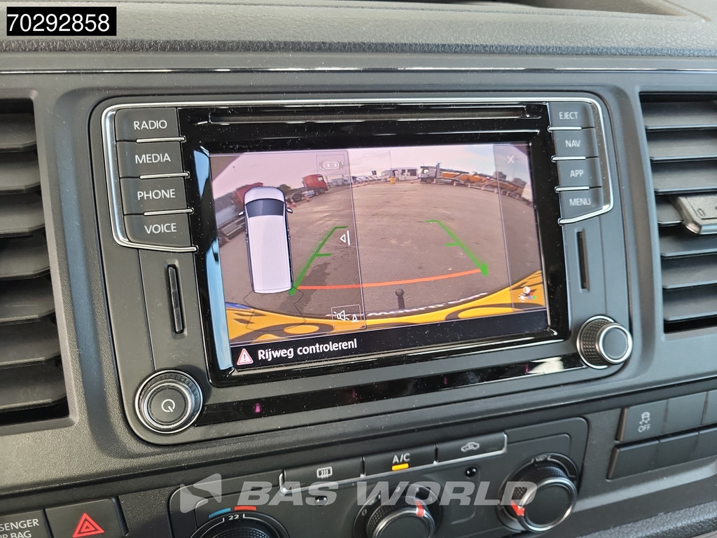 Volkswagen Transporter Incl. BPM & BTW Personenvervoer L2H1 Trekhaak Navi Airco Cruise Camera Parkeersensoren Kombi TV Taxi Euro6 Airco Trekhaak Cruise control 16