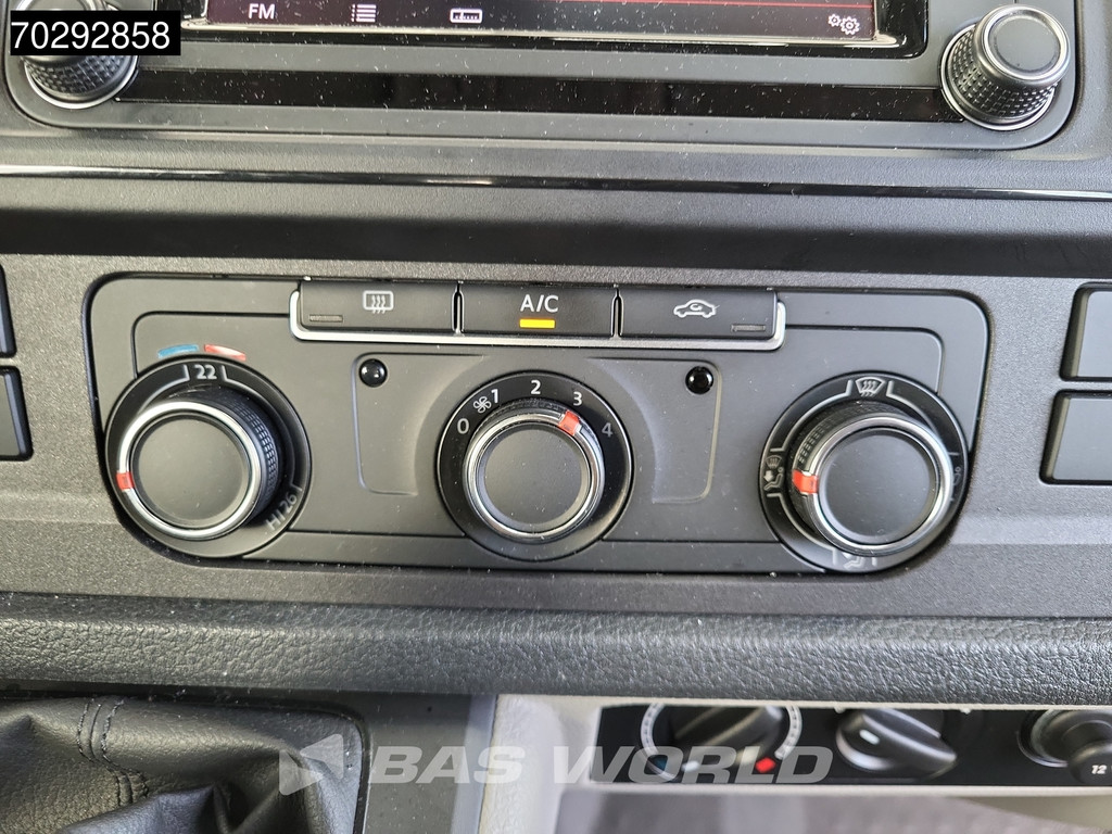 Volkswagen Transporter Incl. BPM & BTW Personenvervoer L2H1 Trekhaak Navi Airco Cruise Camera Parkeersensoren Kombi TV Taxi Euro6 Airco Trekhaak Cruise control 17